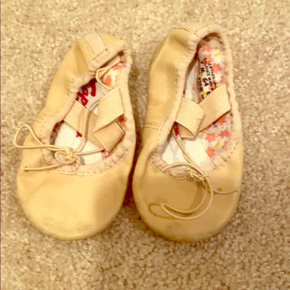 Capezio little girls ballet slippers